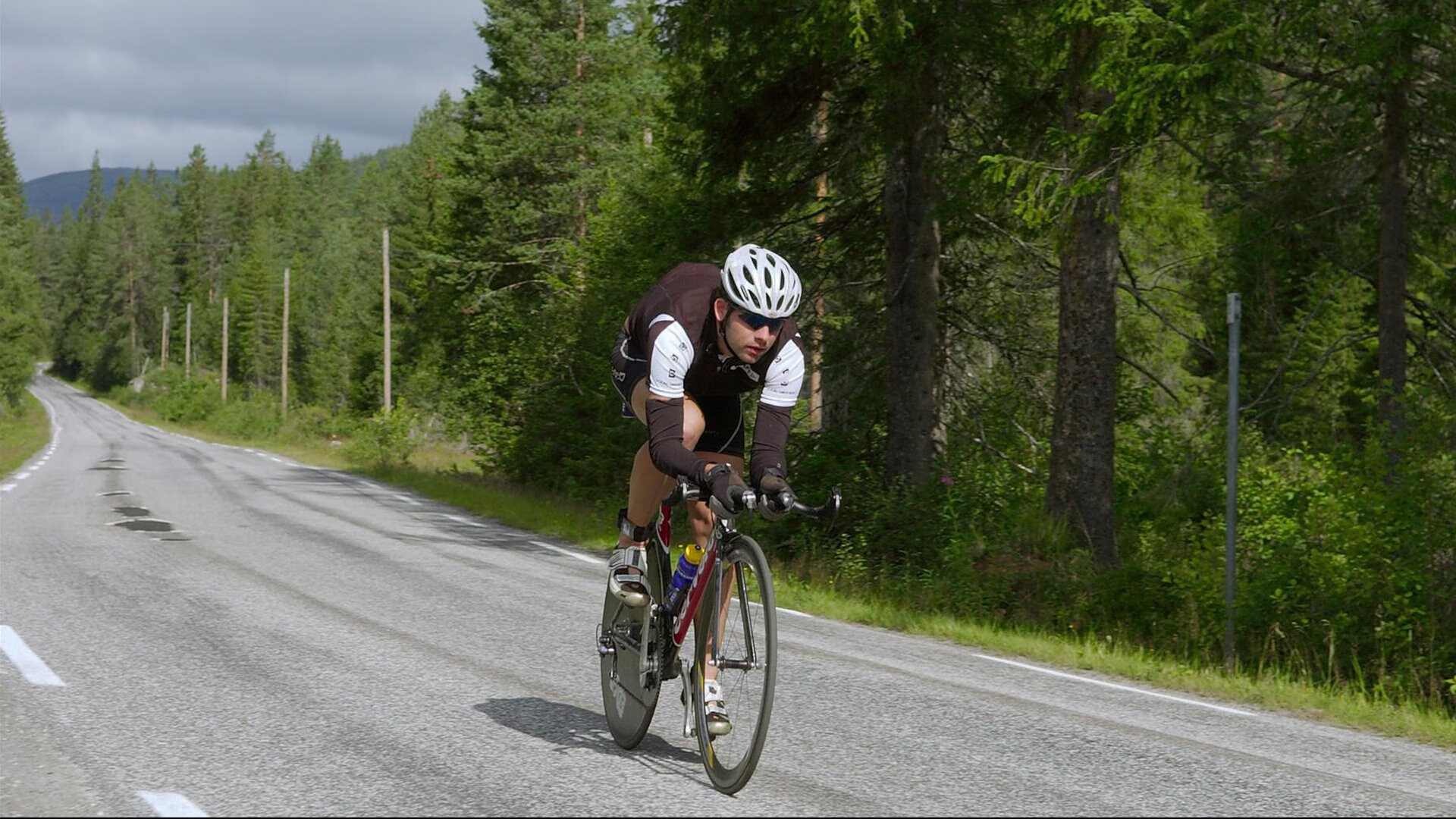 “亚戈·卡尔曼的传球与组织能力,成为阿根廷美洲狮队的战术核心”