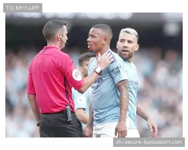 决赛期间技术VAR判罚引发争议，var技术足球